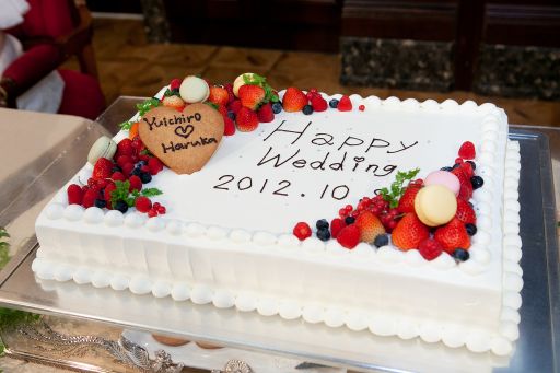ウェディングケーキをお友達がデザイン 会場内で仕上げまで ブライダルブログ 広島の結婚式場 広島グランドインテリジェントホテル ウェディング